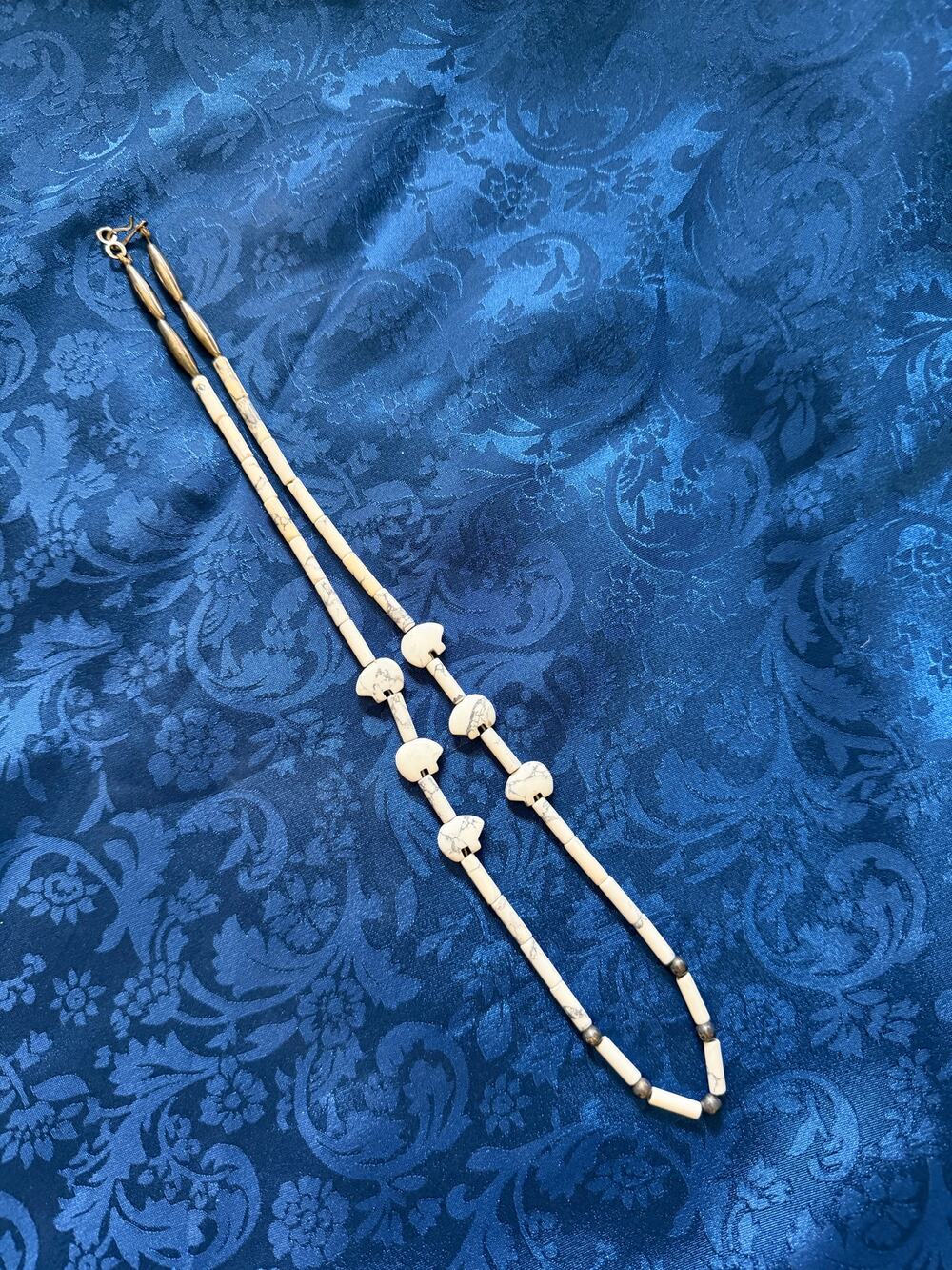 Native American Style White Turquoise Bear Fetish Necklace MRL14